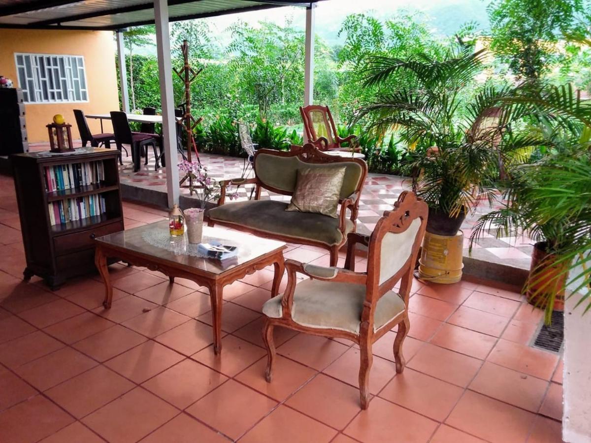 C&H campestre el oasis Bed and Breakfast Ricaurte Eksteriør billede