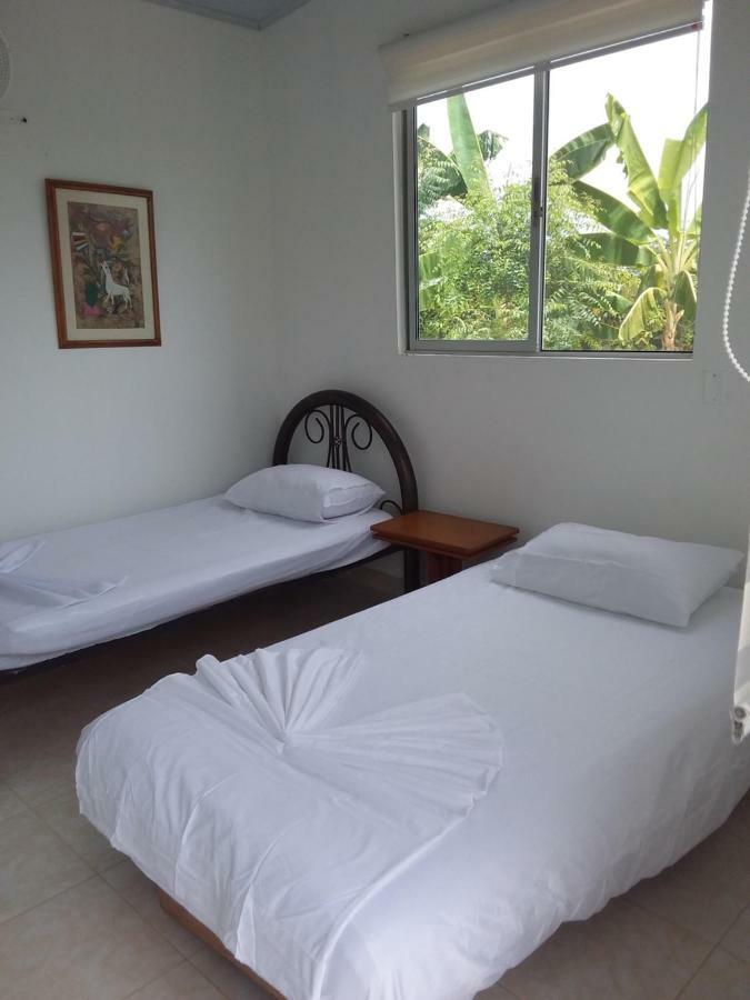 C&H campestre el oasis Bed and Breakfast Ricaurte Eksteriør billede